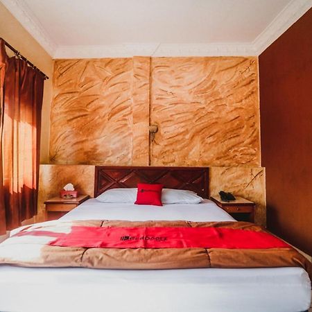 RedDoorz Plus near Jambi Prima Mall Bagian luar foto