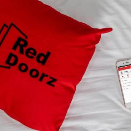 RedDoorz Plus near Jambi Prima Mall Bagian luar foto