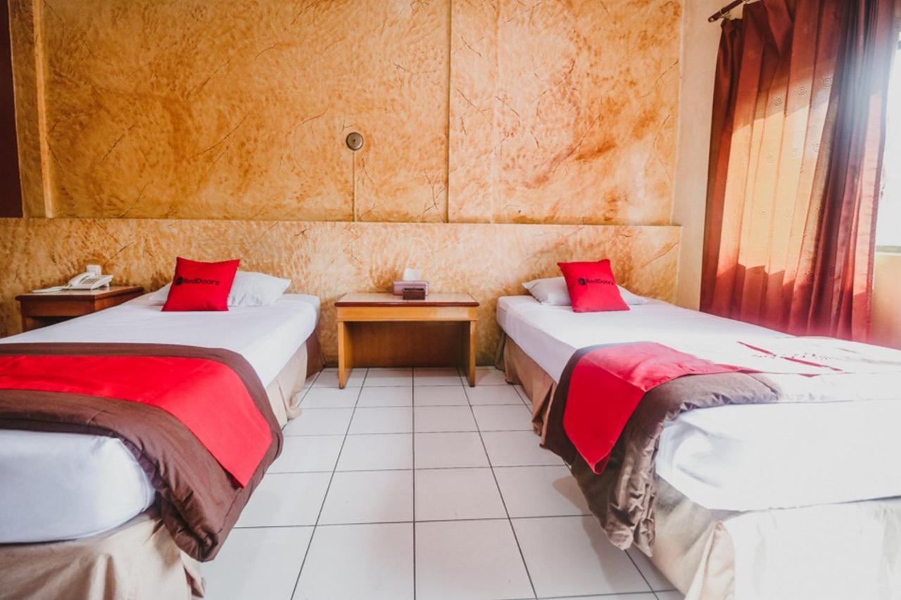 RedDoorz Plus near Jambi Prima Mall Bagian luar foto