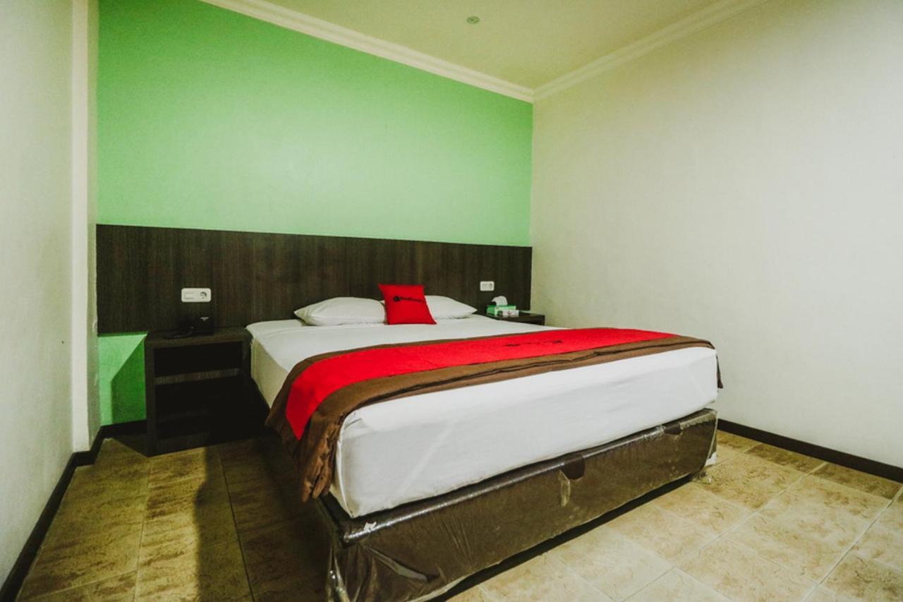 RedDoorz Plus near Jambi Prima Mall Bagian luar foto