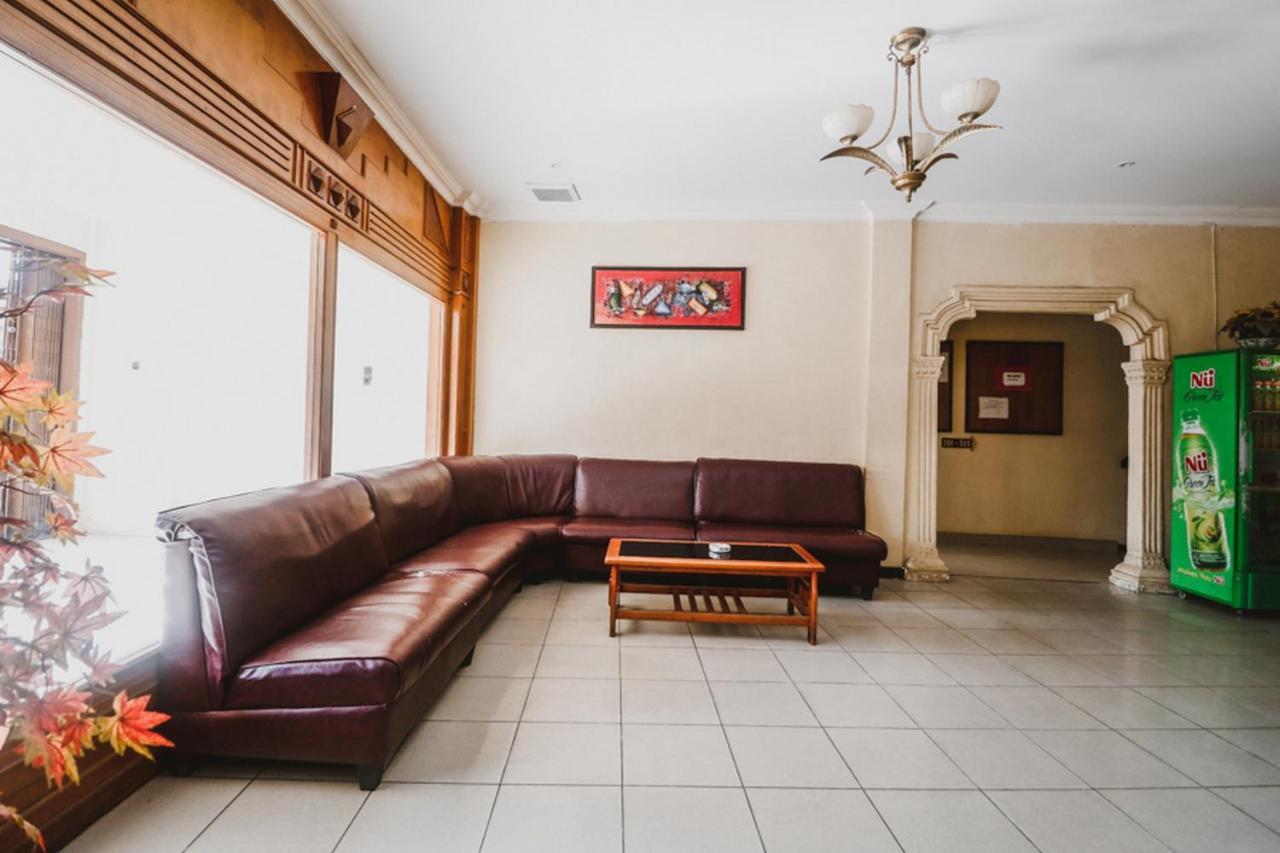 RedDoorz Plus near Jambi Prima Mall Bagian luar foto
