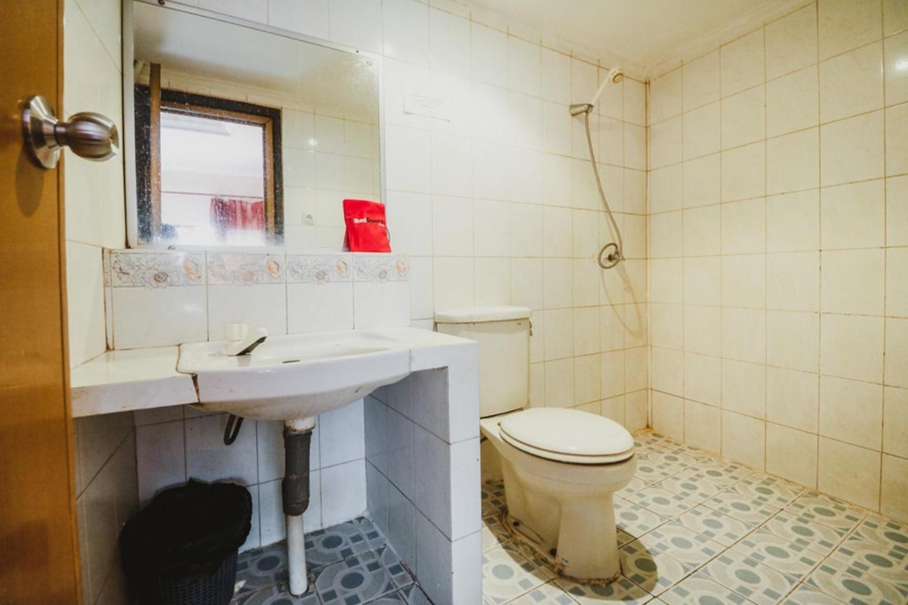 RedDoorz Plus near Jambi Prima Mall Bagian luar foto