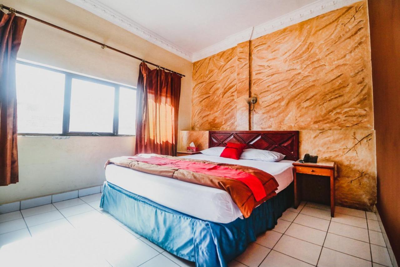 RedDoorz Plus near Jambi Prima Mall Bagian luar foto