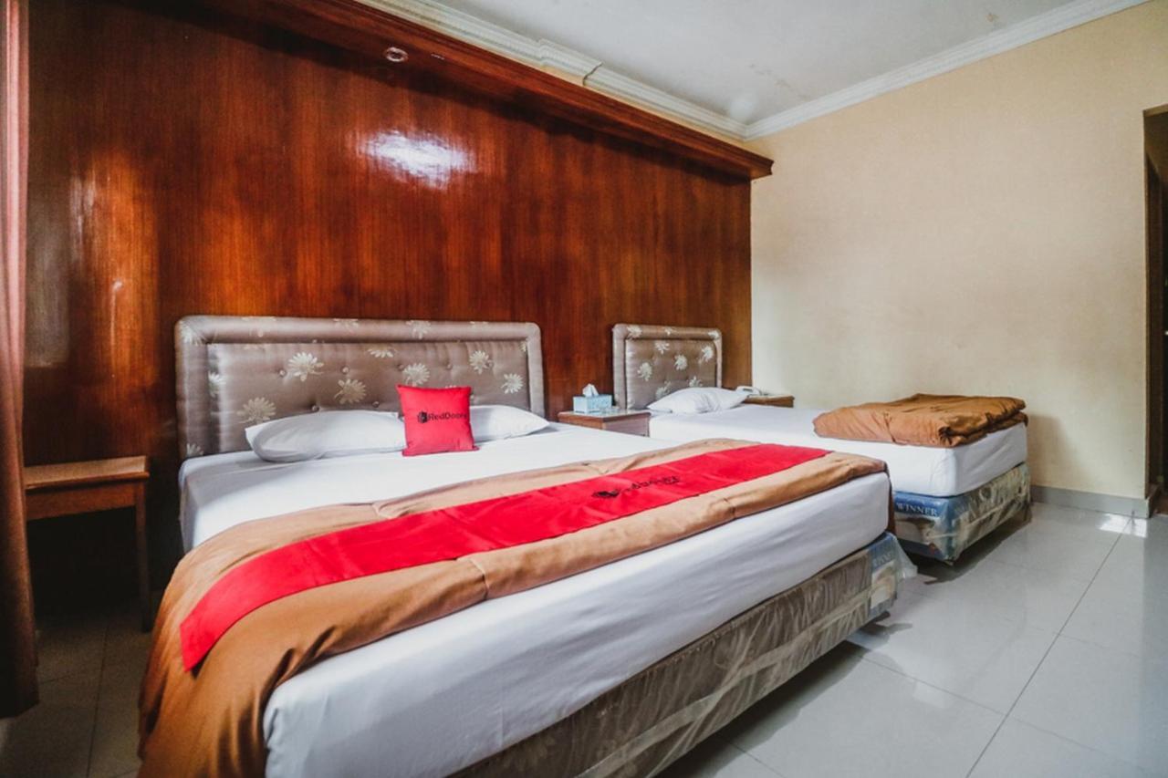 RedDoorz Plus near Jambi Prima Mall Bagian luar foto