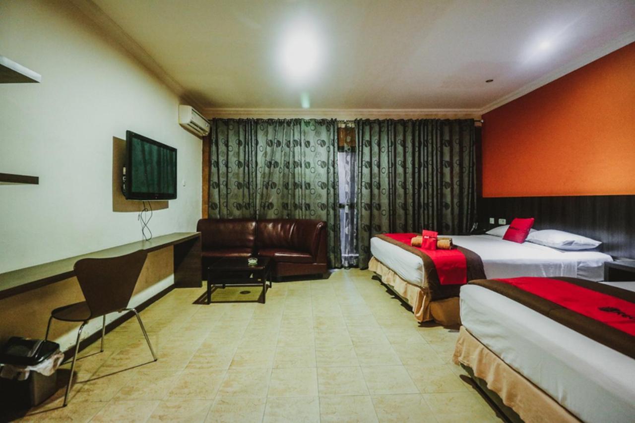 RedDoorz Plus near Jambi Prima Mall Bagian luar foto